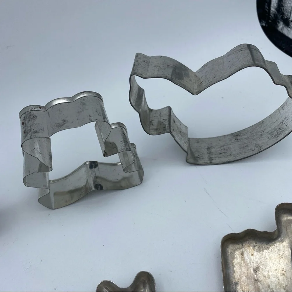 VTG Lot Of 10 Aluminum Metal Cookie Biscuit Cutters Santa Tree Angel Rabbit Bell
